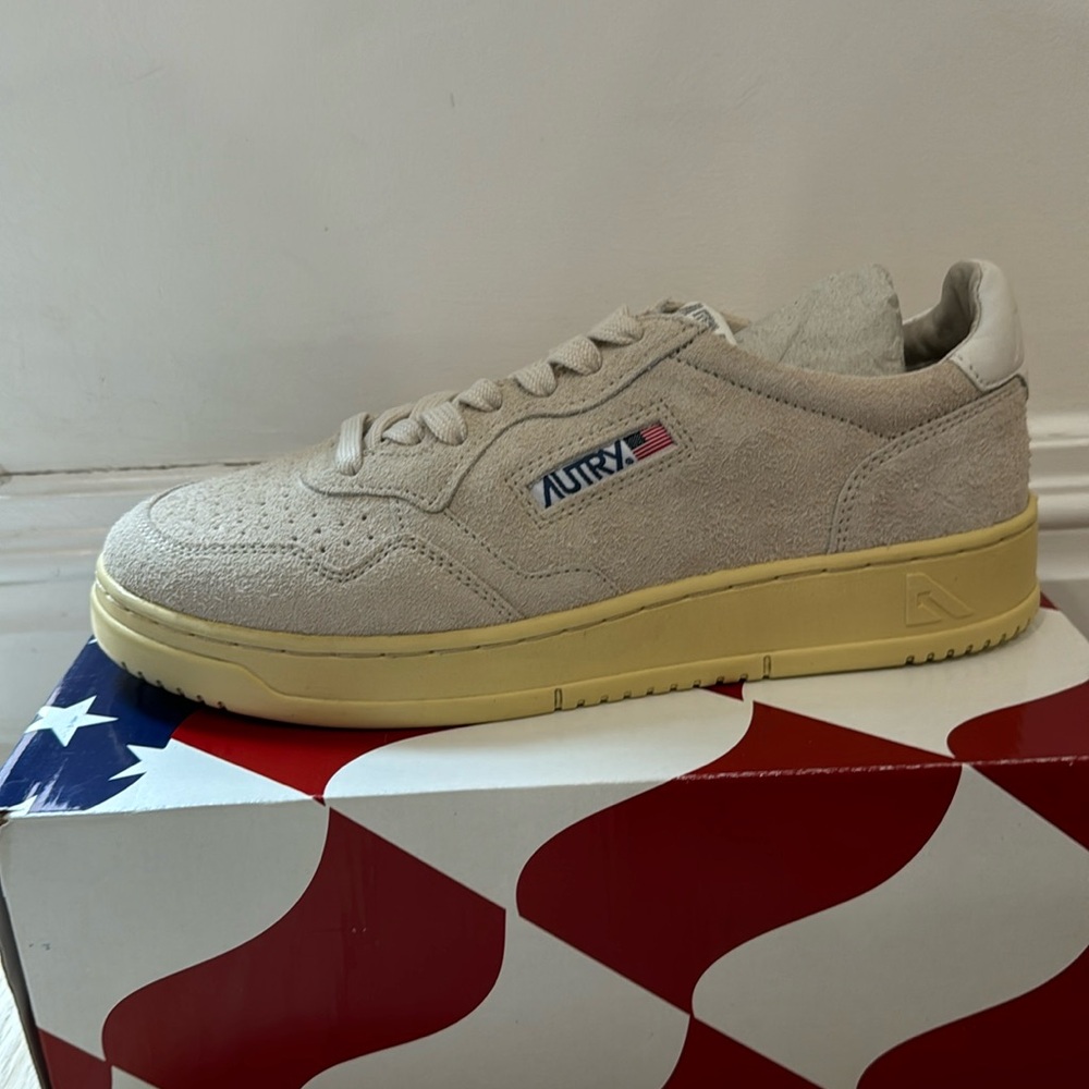 Autry Low Nan Hair/Suede Sand Shoes Size 42